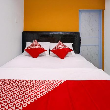 Super Oyo Capital O 93076 Batam Backpacker Guesthouse 2 Pembunuh Екстериор снимка